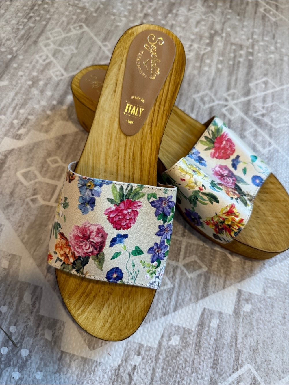 Seychelles White Floral Slide Mules with Wood-Look Platform